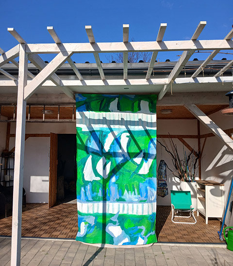 Sonnensegel im Garten-Camouflage-Look